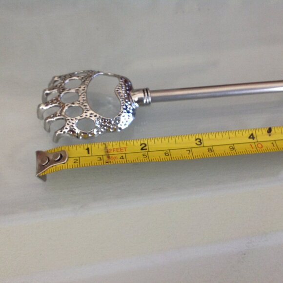 Bear Claw  Extendable  Back Scratcher - Picture 3 of 4